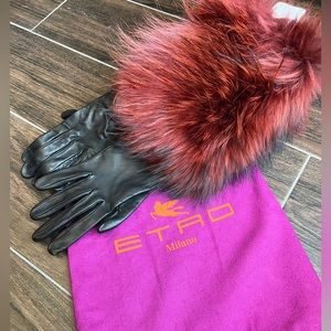 Women gloves. Leather and fur.